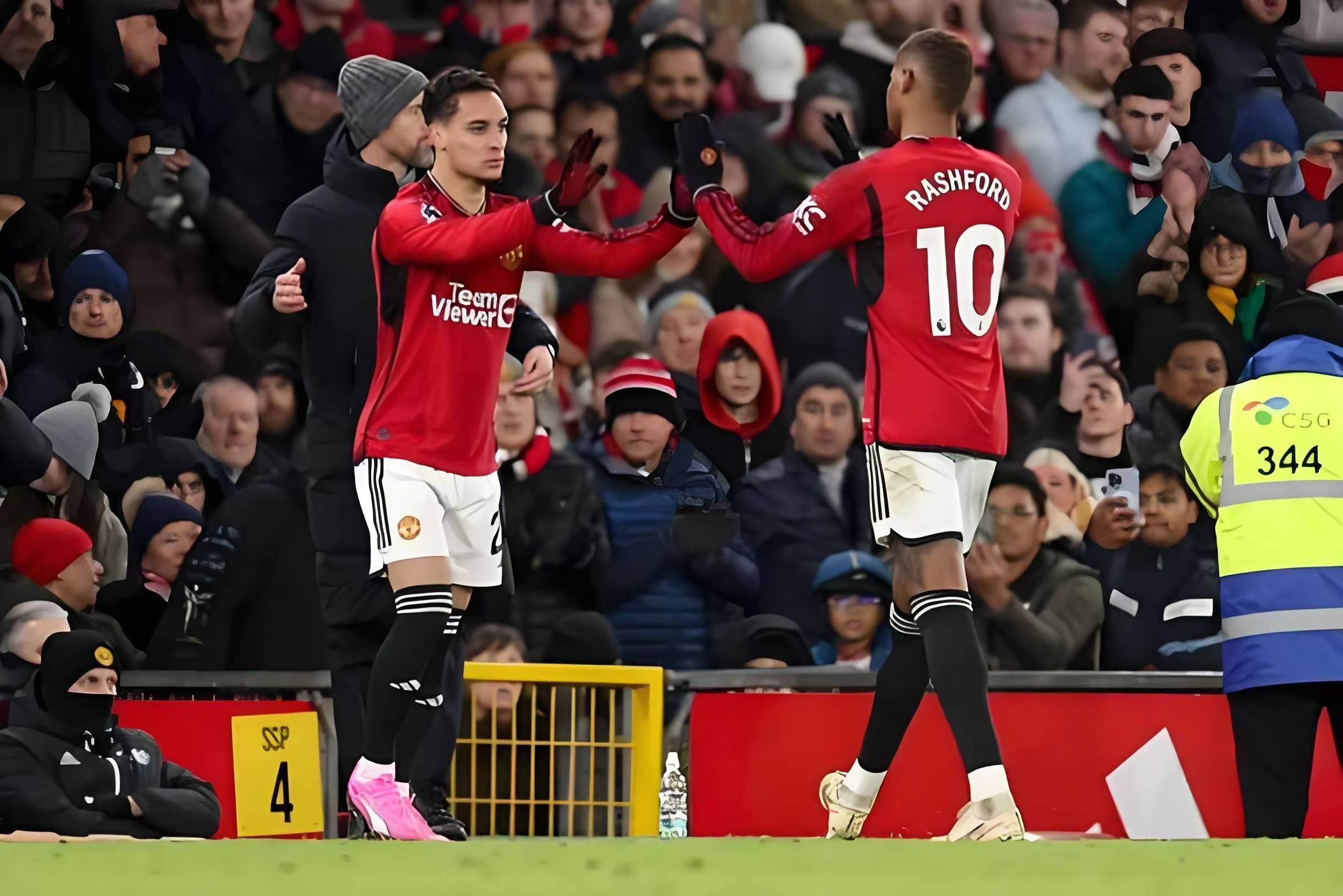 曼联击败阿贾克斯，晋级洲际杯半决赛的简单介绍