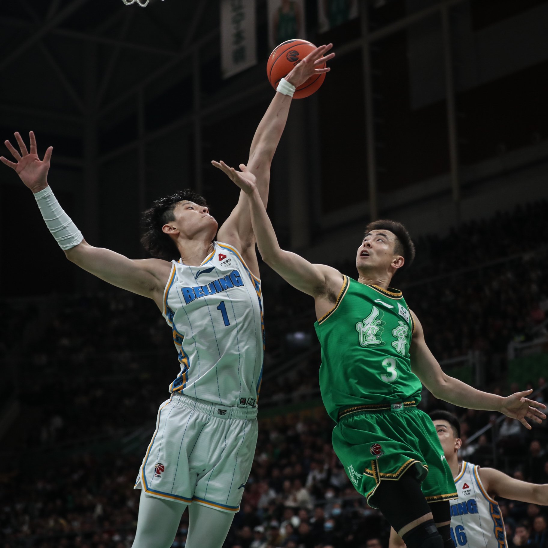 关于CBA球员在场上展现出色技艺令人叹为观止的信息