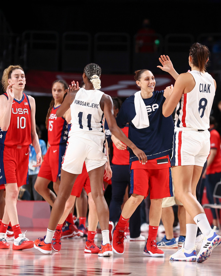 关于篮球女子半决赛:美国队轻松晋级的信息 关于篮球女子半决赛:美国队轻松晋级的信息