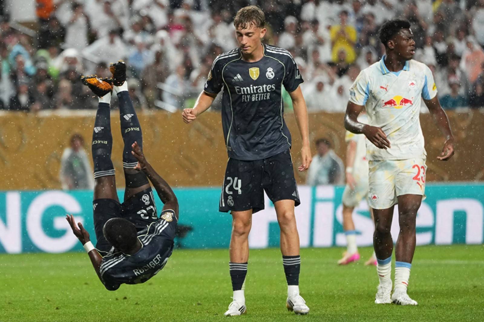 马德里竞技客场输尤文,小组初出挥空的简单介绍 马德里竞技客场输尤文,小组初出挥空的简单介绍