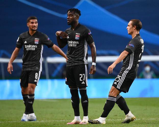 里昂客场大胜，豪取三分稳居法甲前列的简单介绍