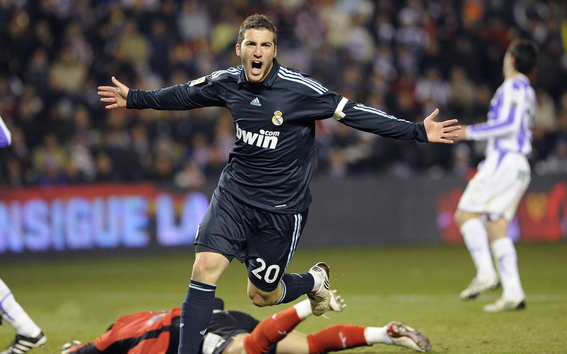 猛龙逆转掘金，赵继伟统治全场，一场定义伟大的比赛