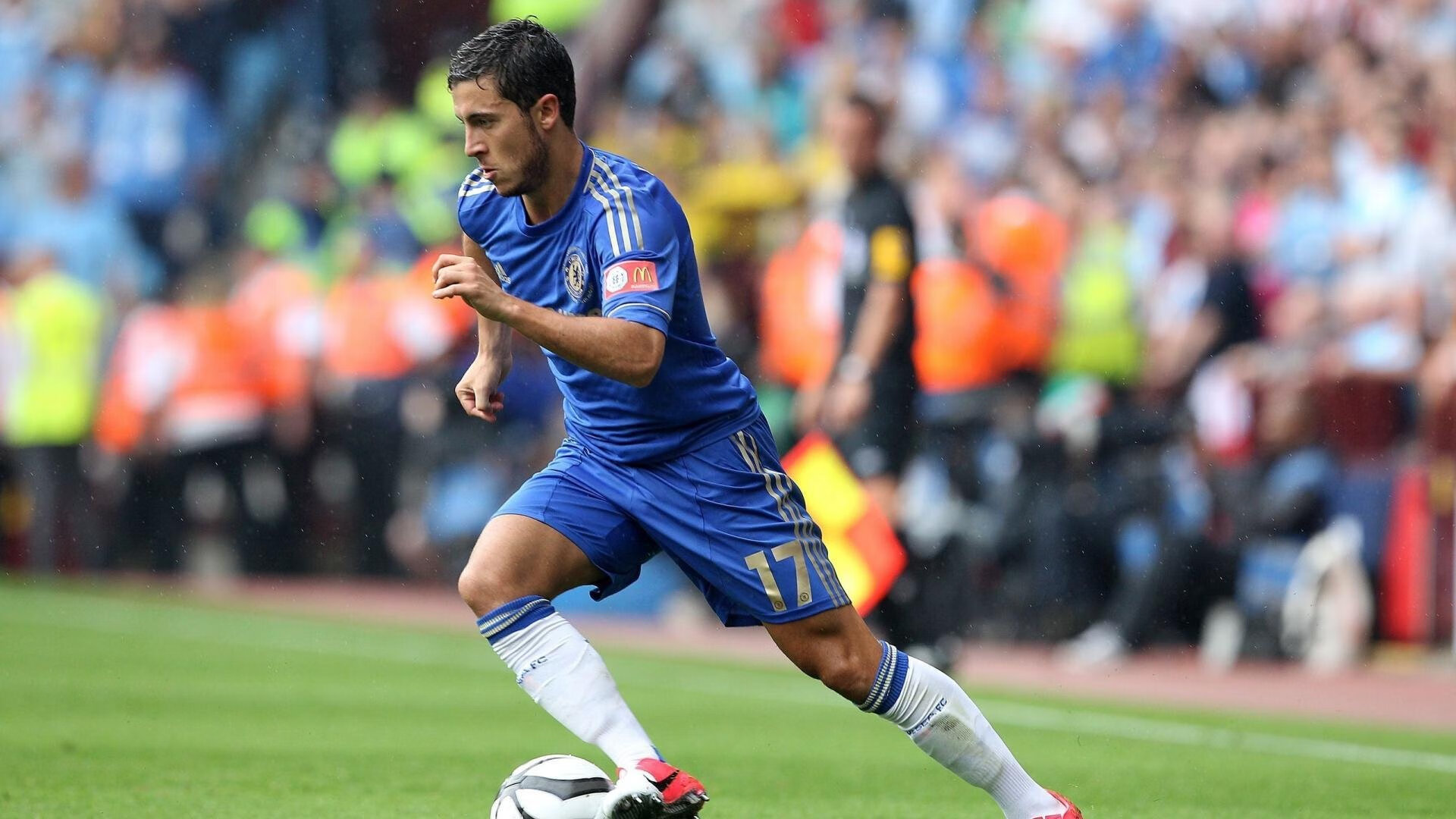 赛道风云，拉塞尔高光表现引领雷诺车队翻盘阿斯顿马丁